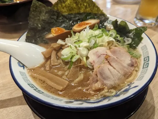 焼肉を食べた後になぜラーメンを？